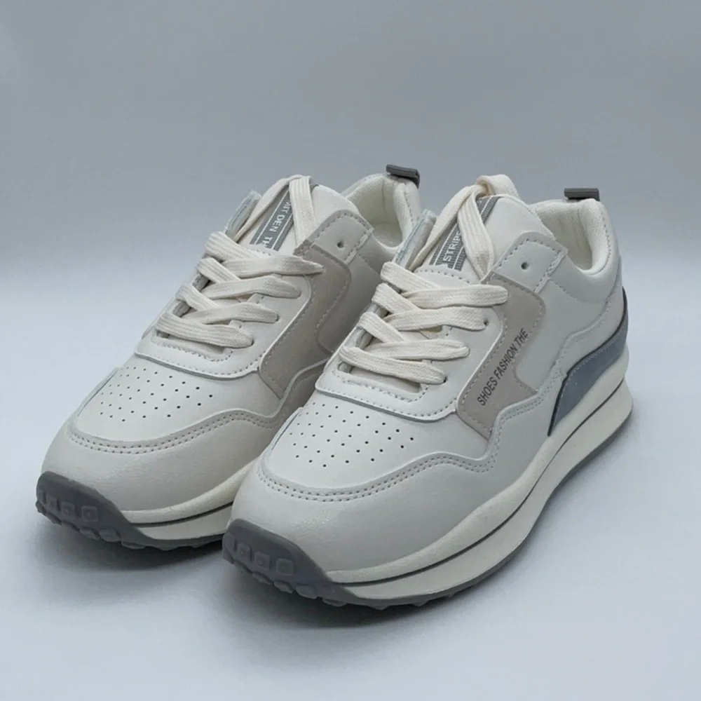 Shoes Fashion the white and grey sneakers